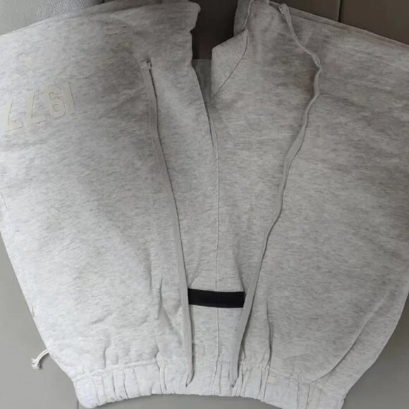 Essentials Shorts -White